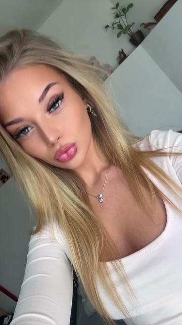 @Hancsi_._