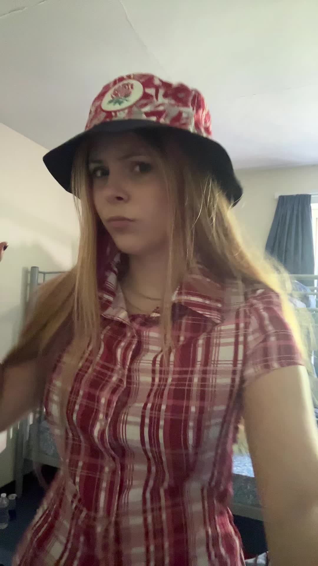 @𝑒𝓁𝑜𝒾𝓈𝑒