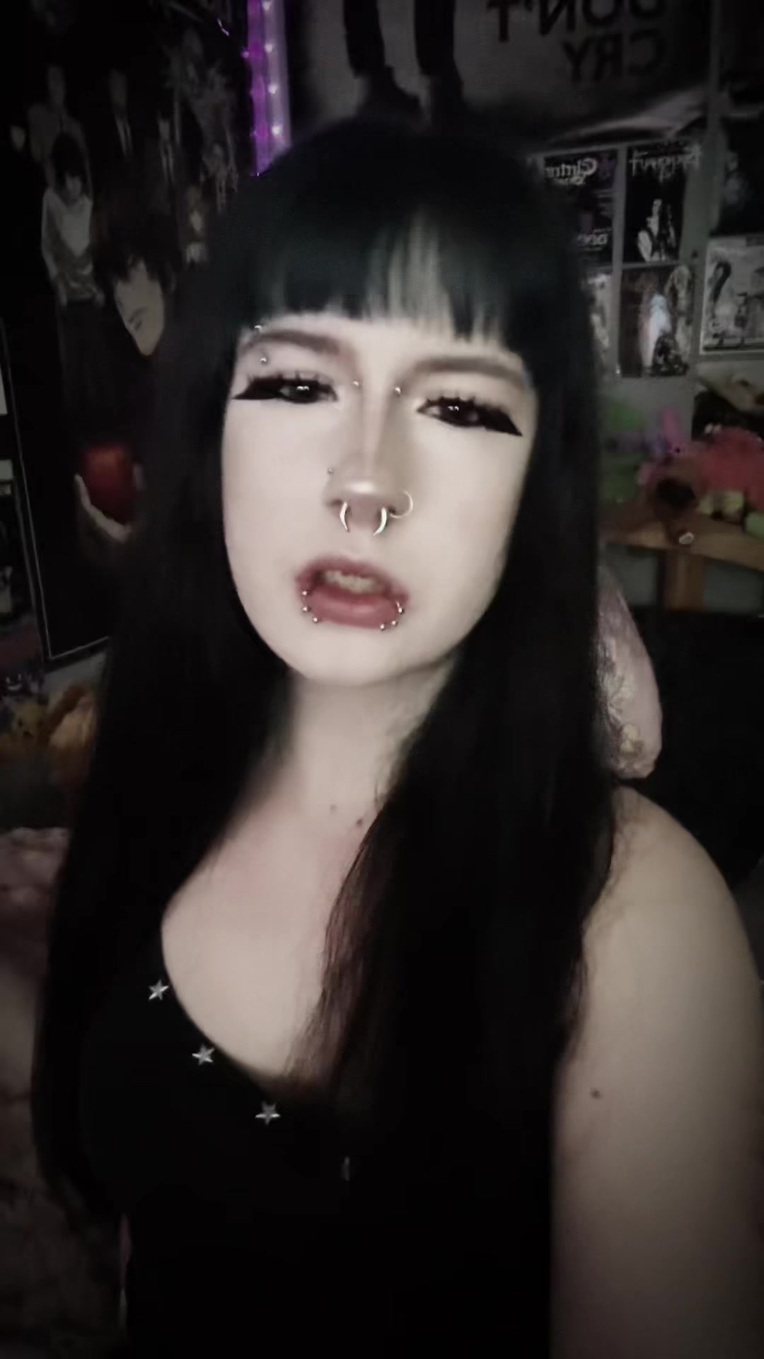 @Ellie🦇