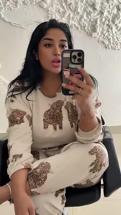 @Mathira khan Official