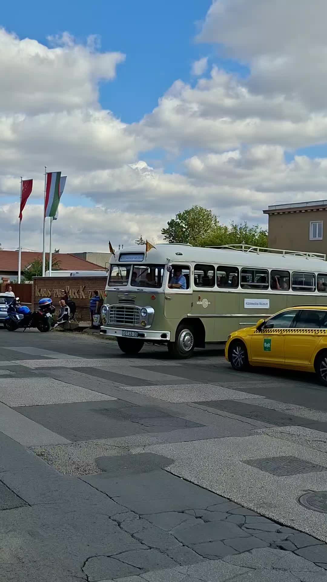 @𝑄𝑦𝑟𝑒𝑥