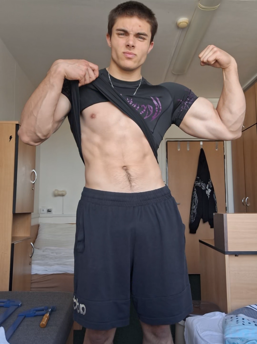 @💪🏻👨🏻&zwj;🦲Bald_Ape✞🇨🇿