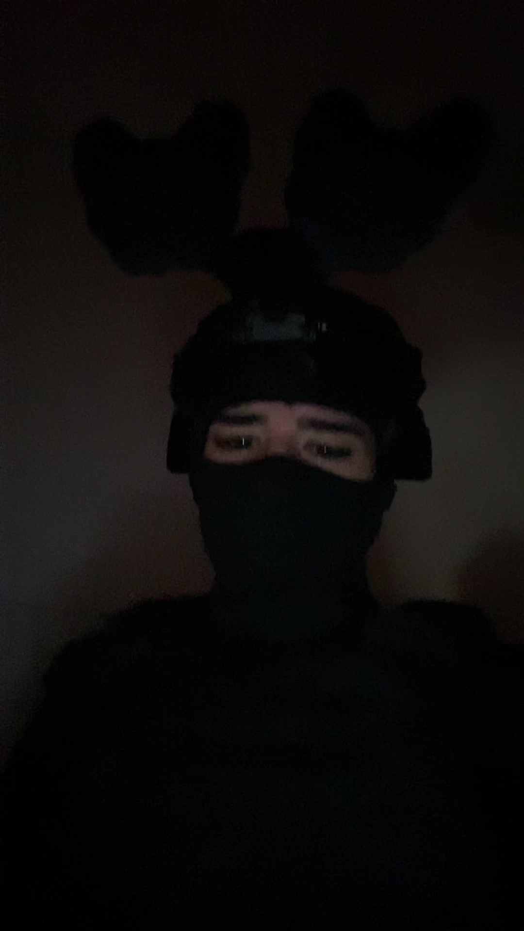 @╰‿╯