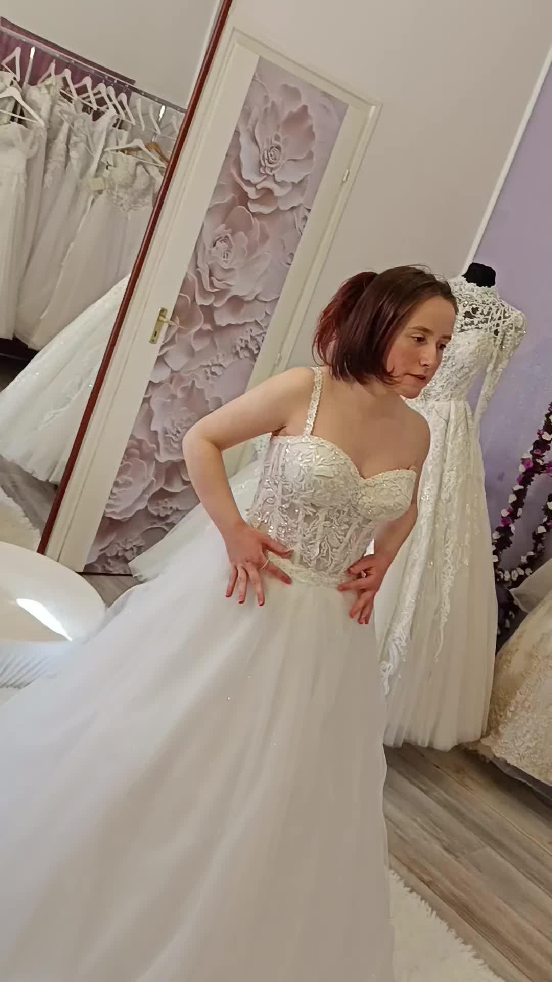 @Gy&ouml;ngyi Esk&uuml;vői Ruhaszalon