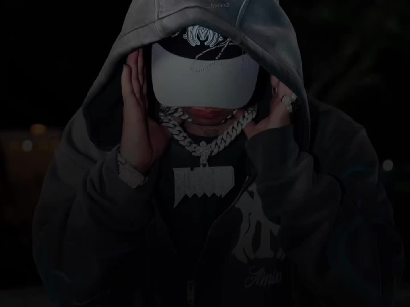 @🦦
