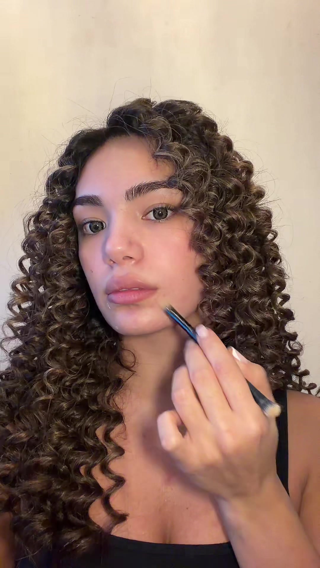 @ellishakarim_