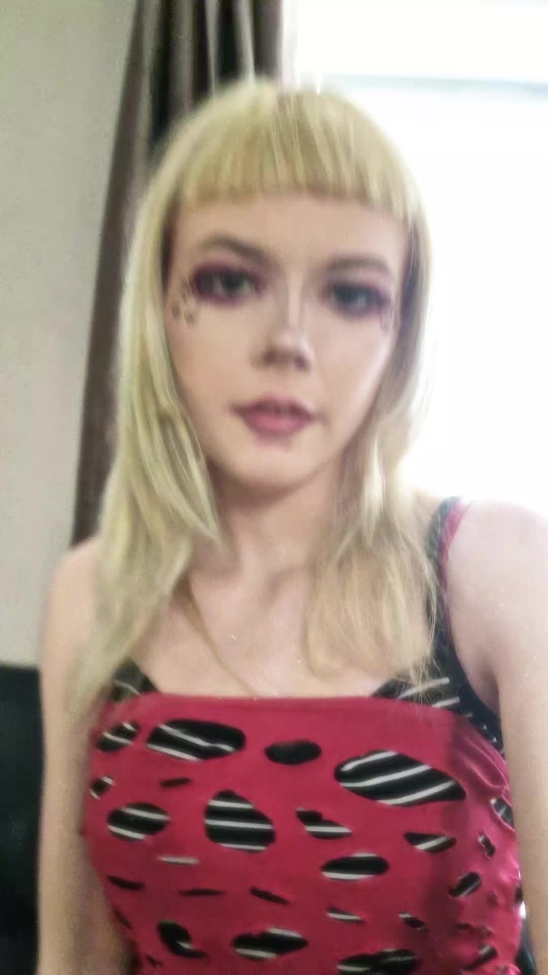 @𝔼𝕝𝕝𝕚𝕖