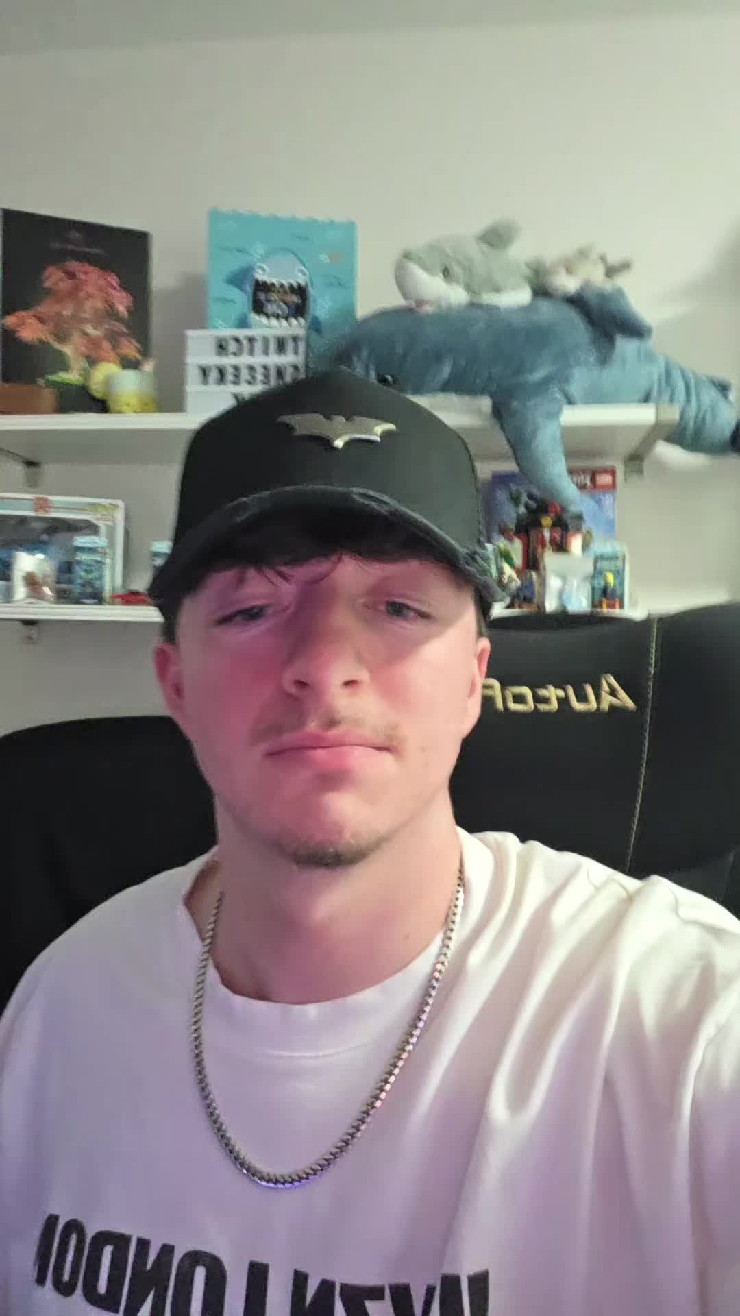 @SneeekyShark