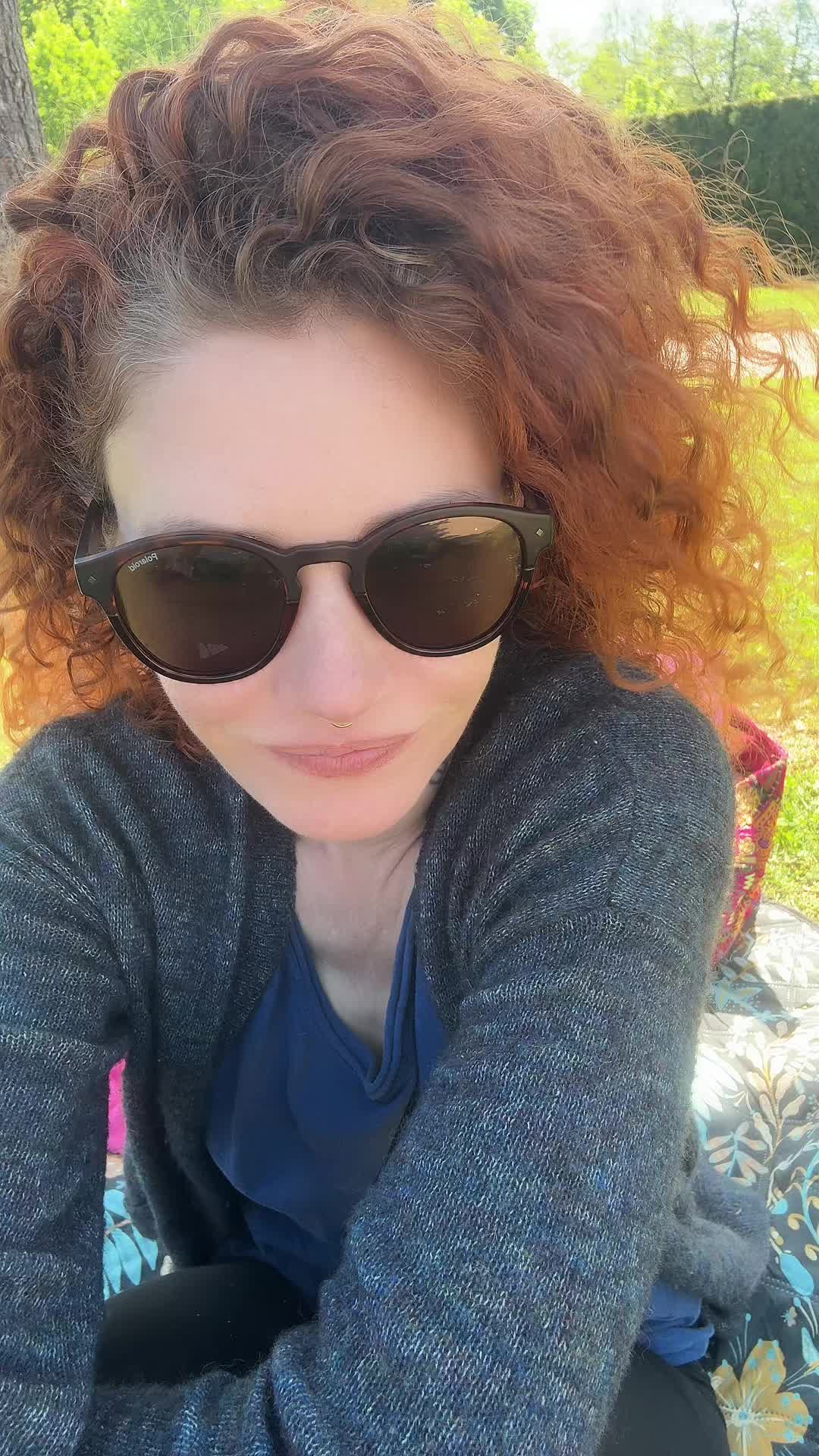 @curlyhairandtattoos