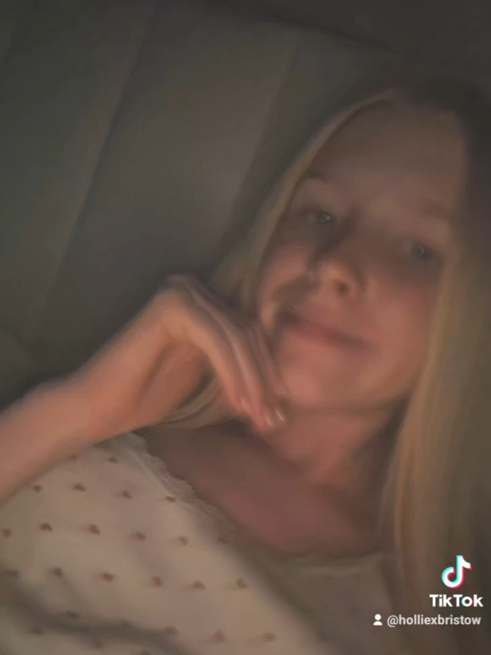@𝐡𝐨𝐥𝐥𝐢𝐞
