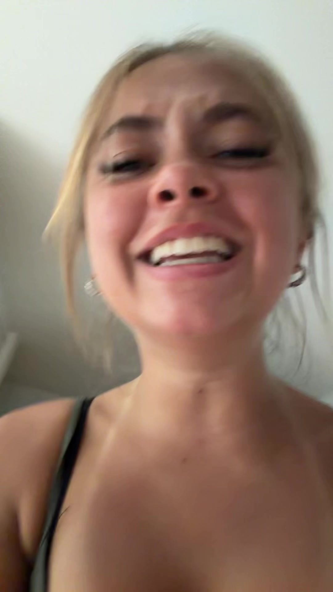 @Elena_<3