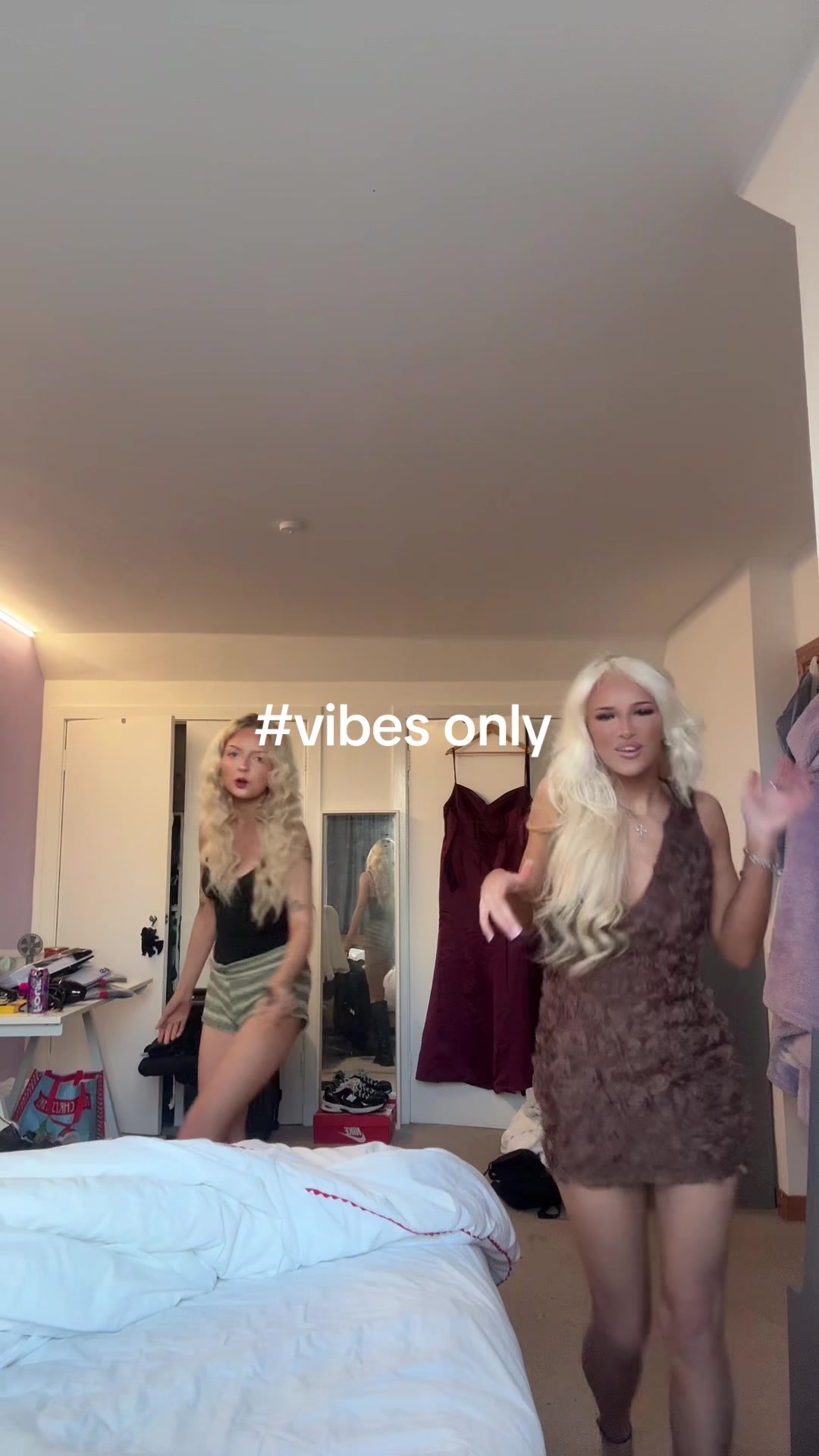 @Chlobo