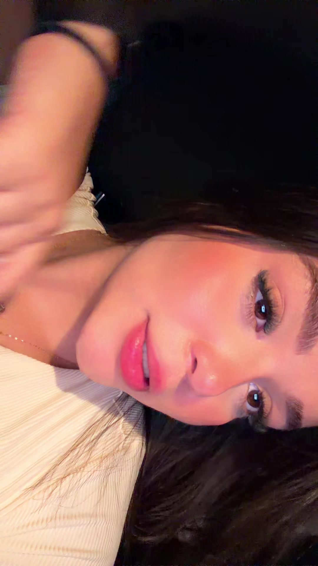 @Ashley Vi&ntilde;als