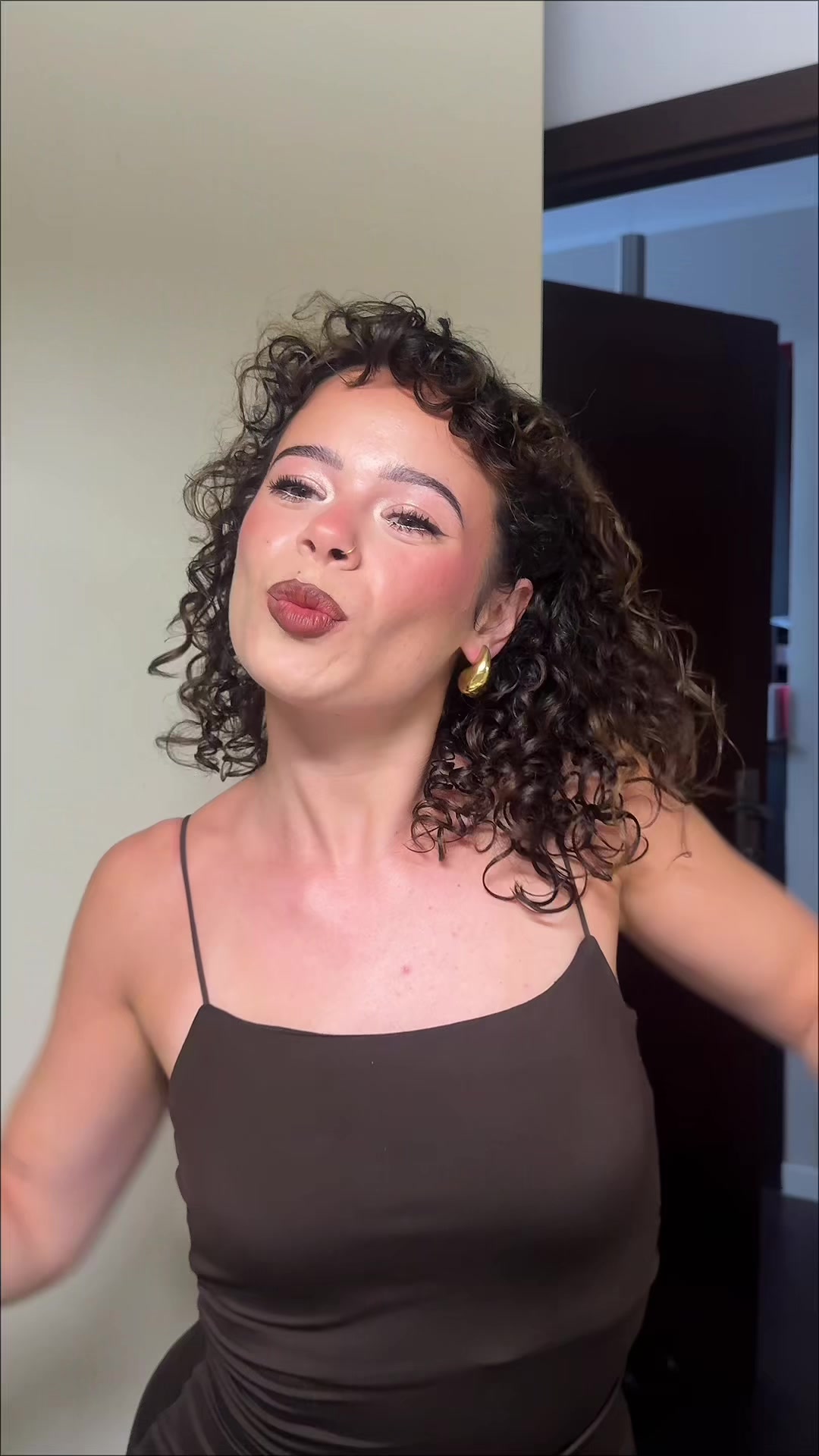@CURLYBROWNIE• hair, GRWM •