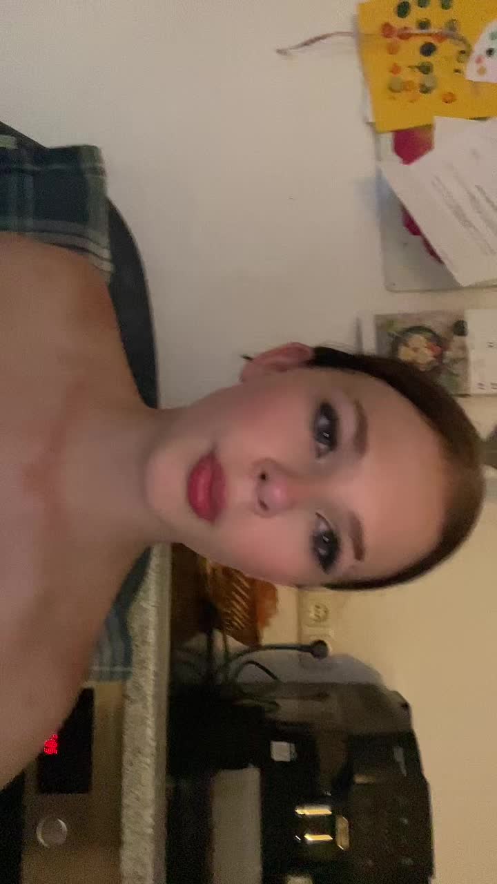@~M