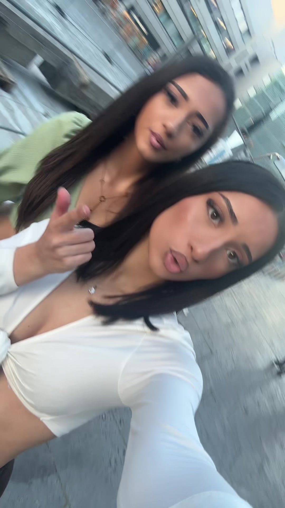 @𝔇