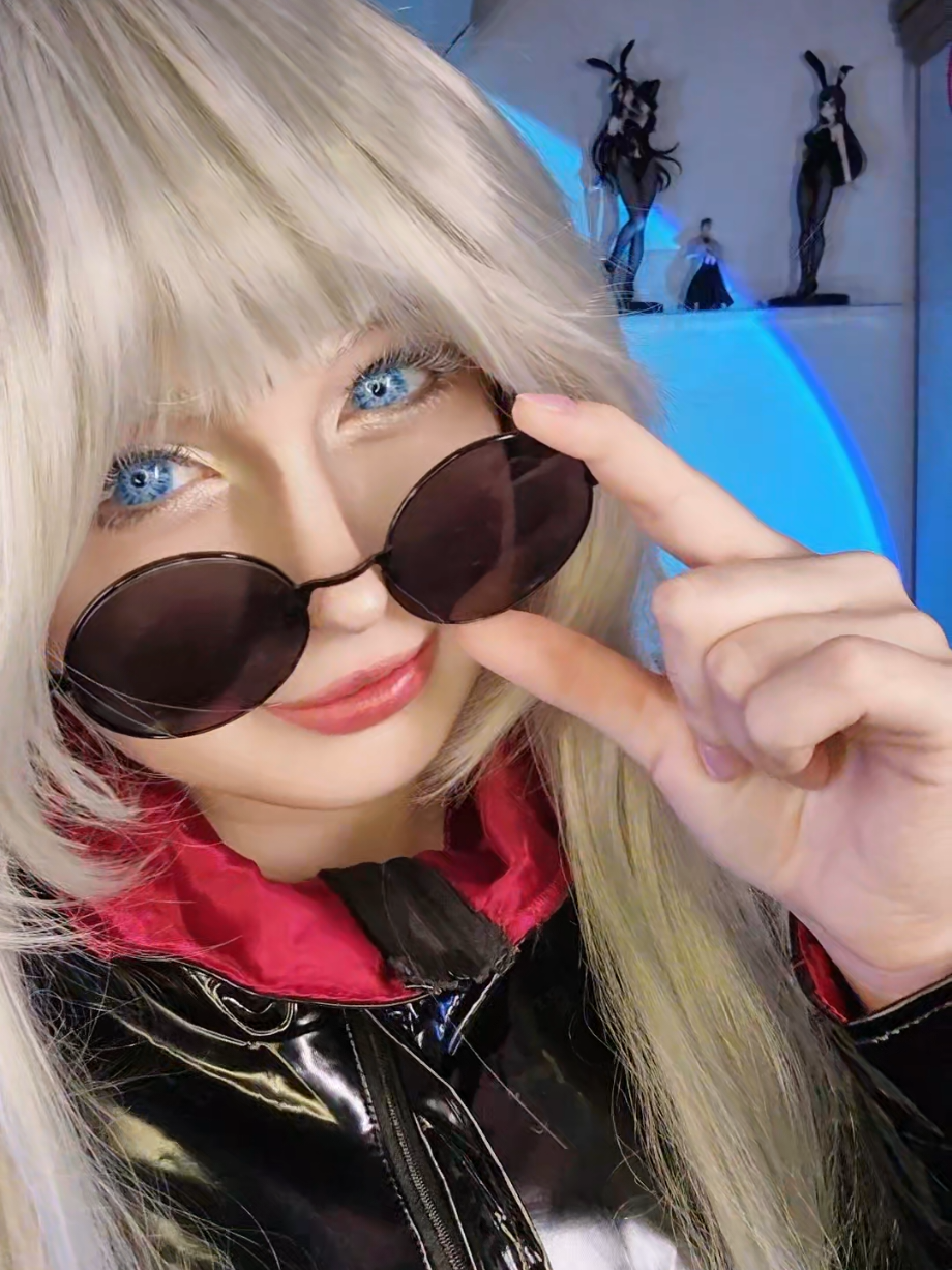 @twitch.tv/nikari_cosplay