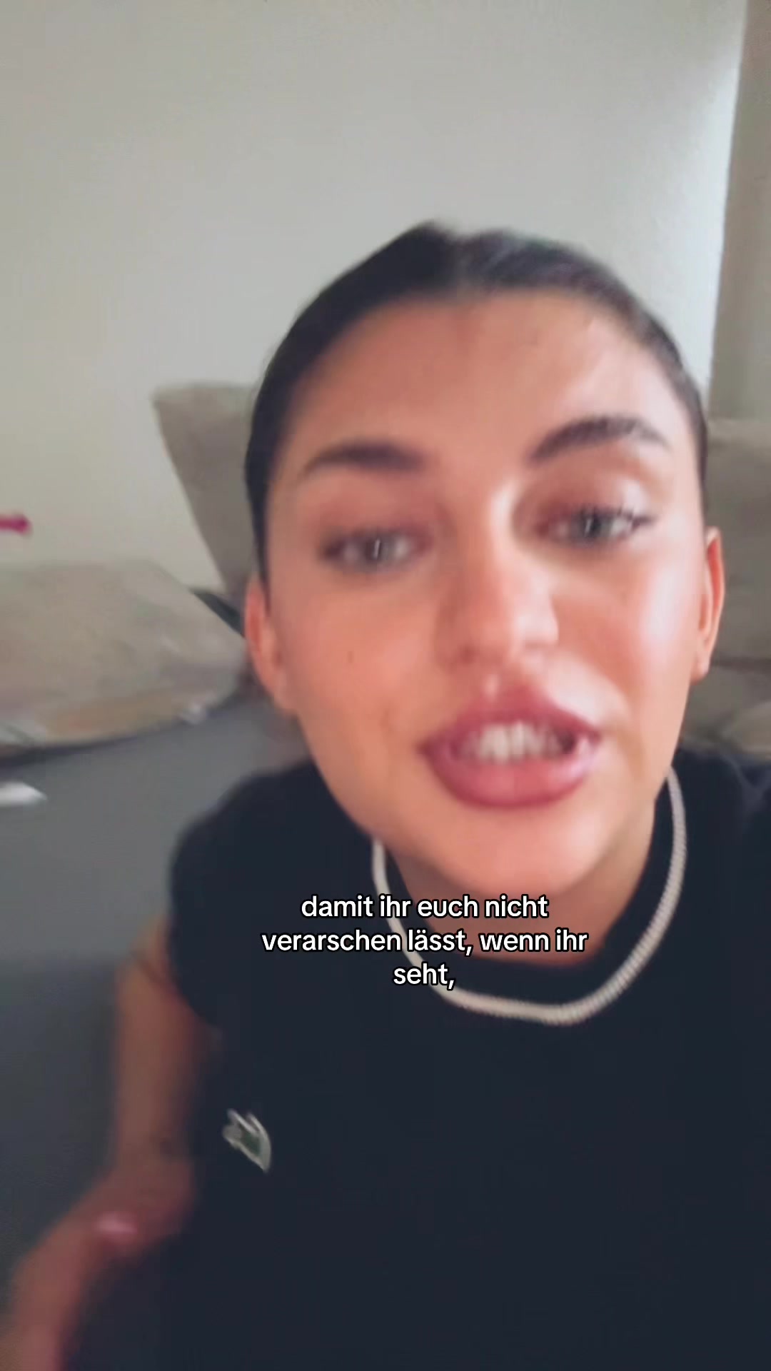 @MiraBks