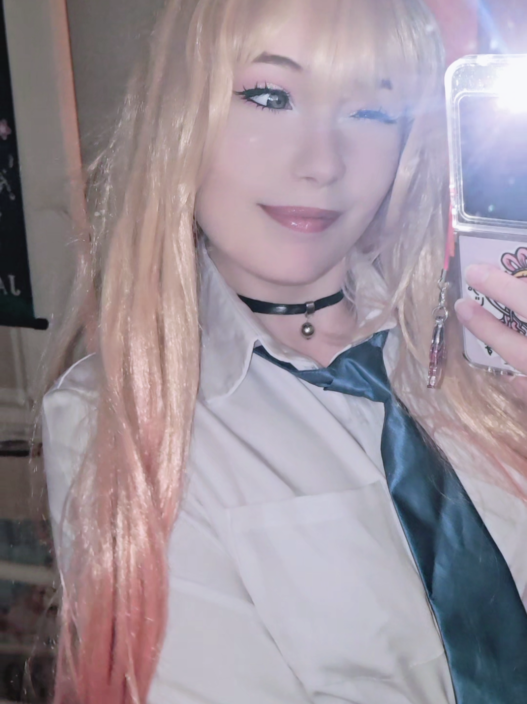 @୨ৎLaura