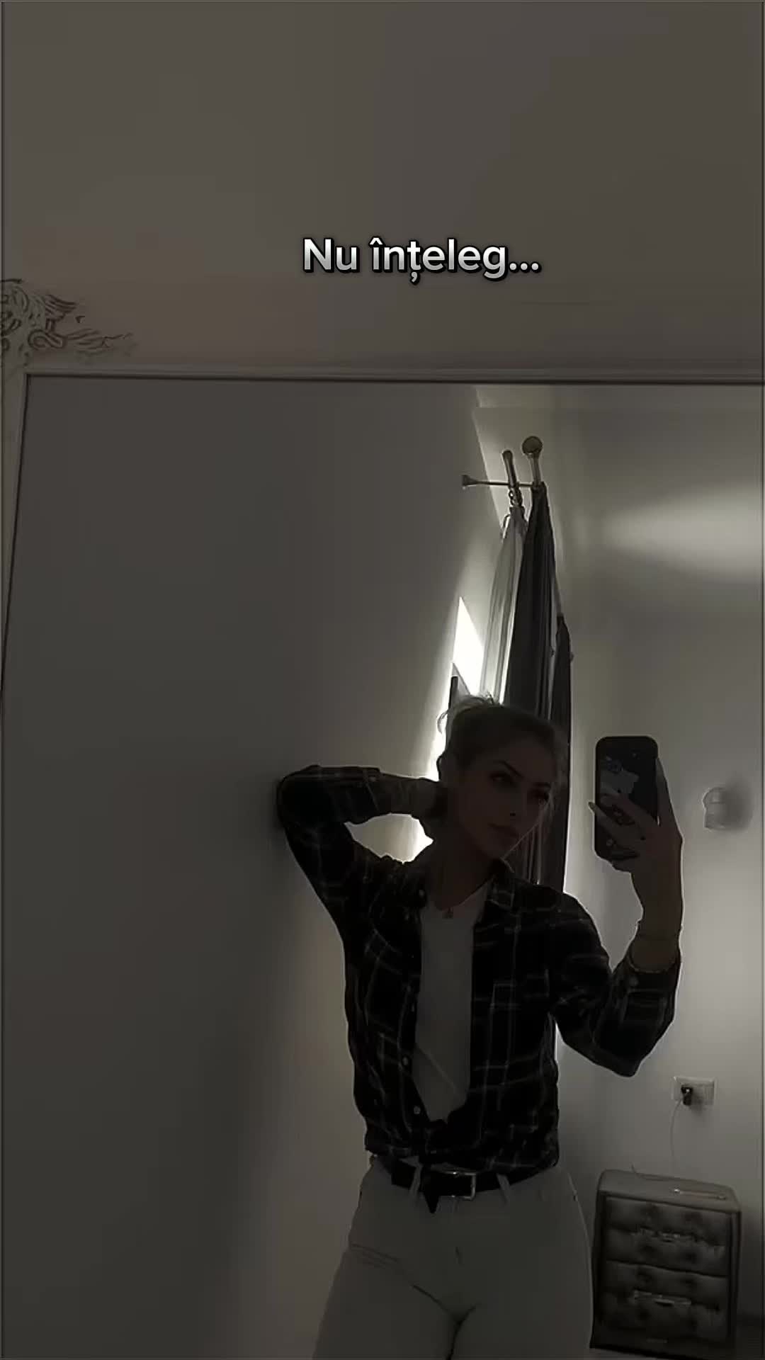 @elarisa02