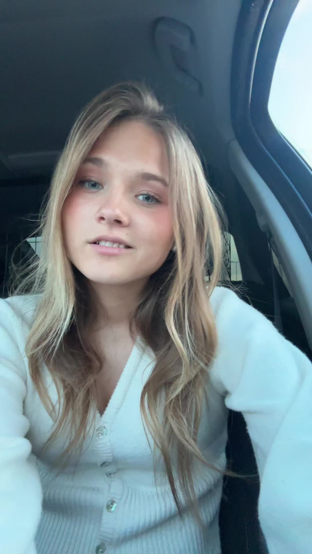 @Elle