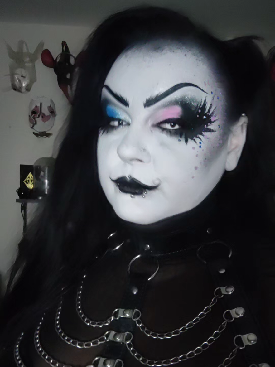 @Michaela_Shadow
