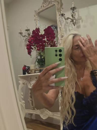 @BlondiFox
