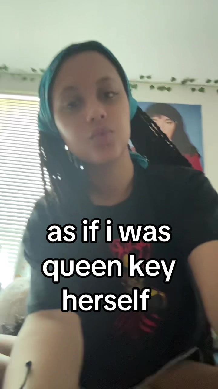 @thais