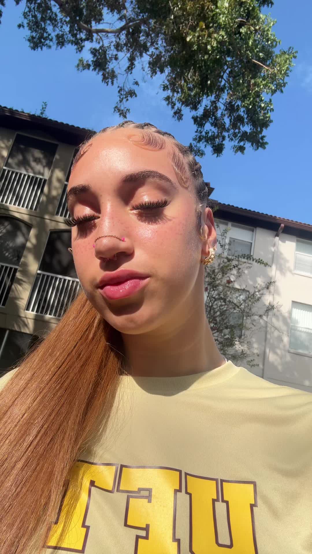 @Lightskinlesbo