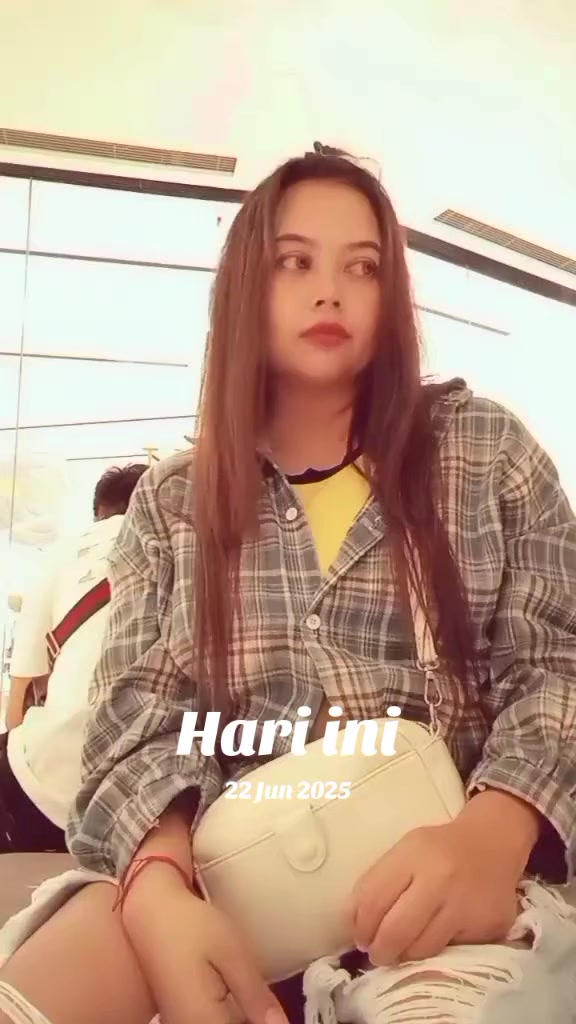 @momy Nia