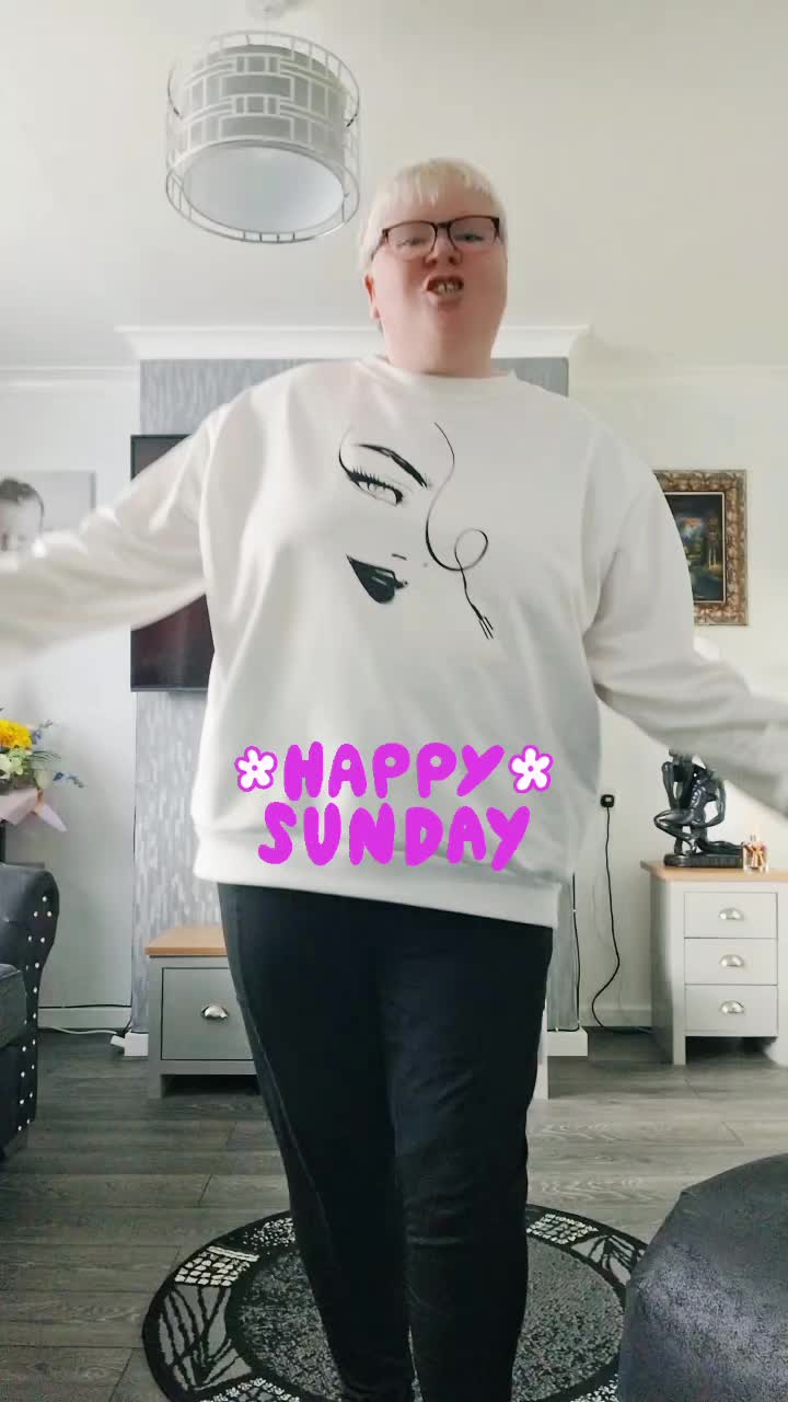 @Itsmedeedee