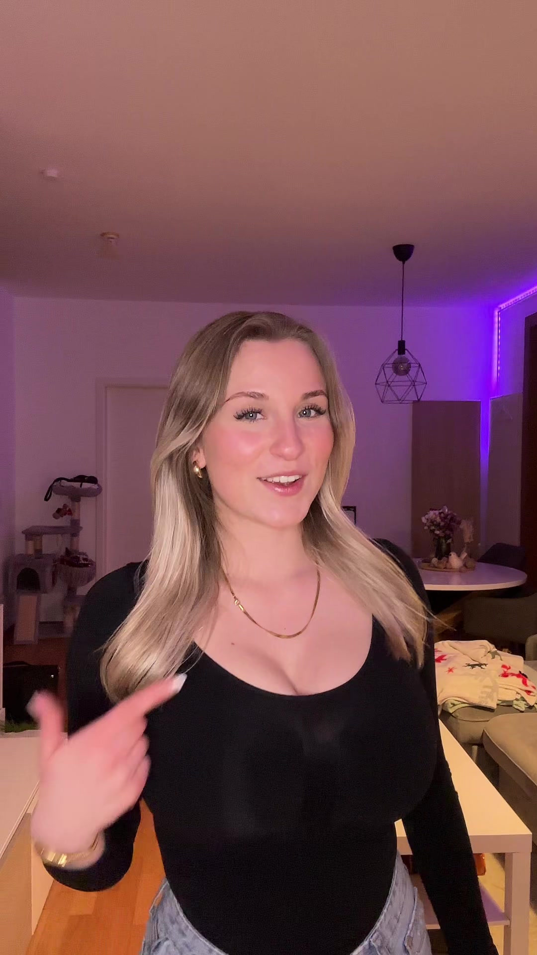 @𝐸𝓂𝒾𝓁𝓎