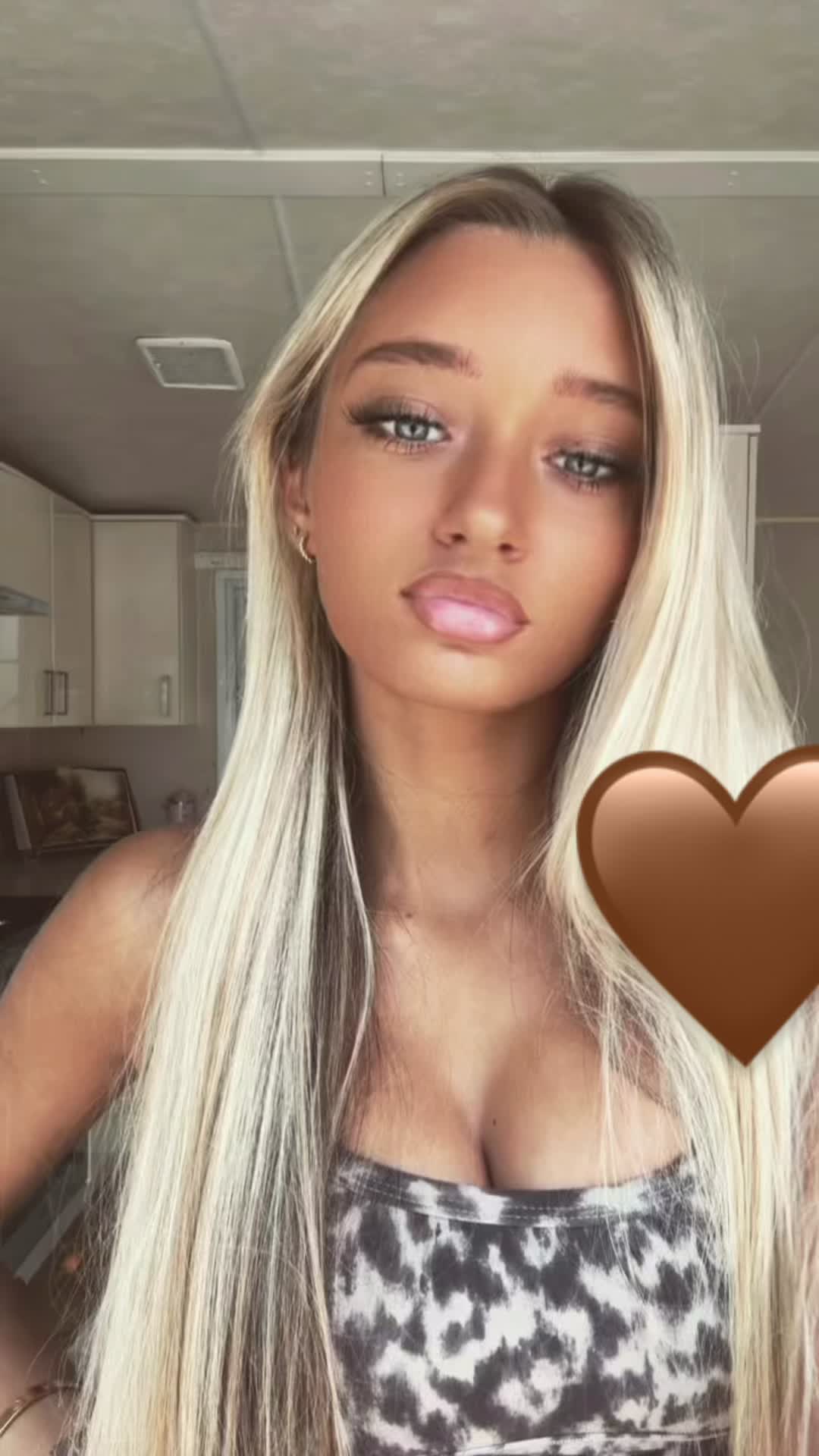 @𝐛𝐞𝐭𝐬𝐲