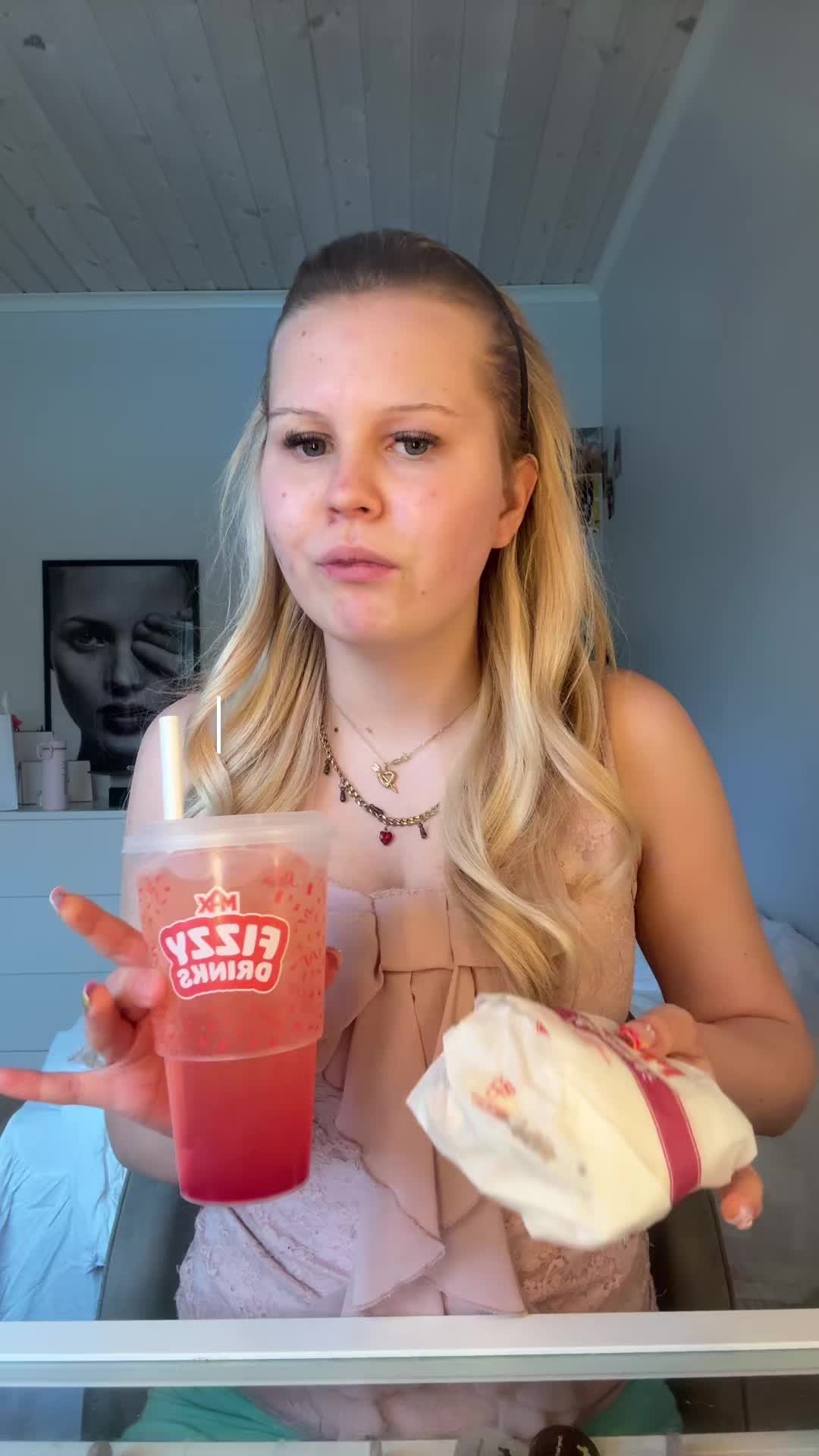@Holly🛍️🥥🥂