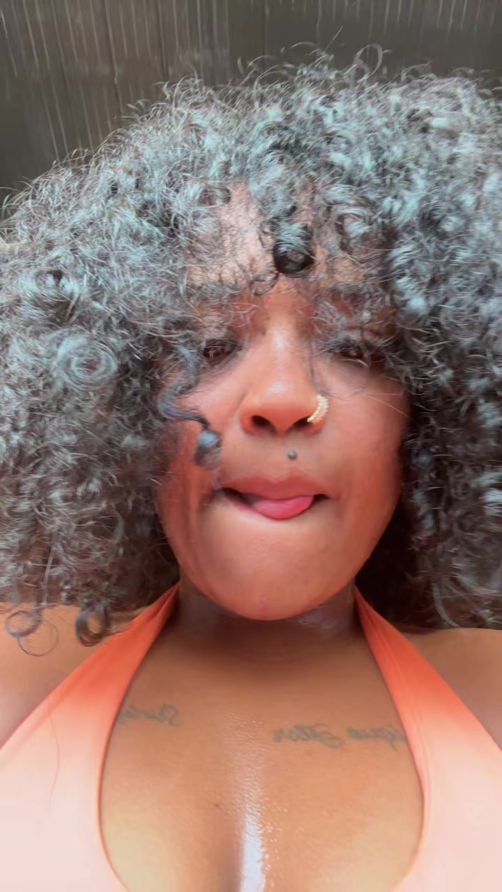 @Vickybrito A preta rara🧜🏾&zwj;♀️