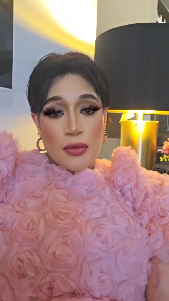 @Demi