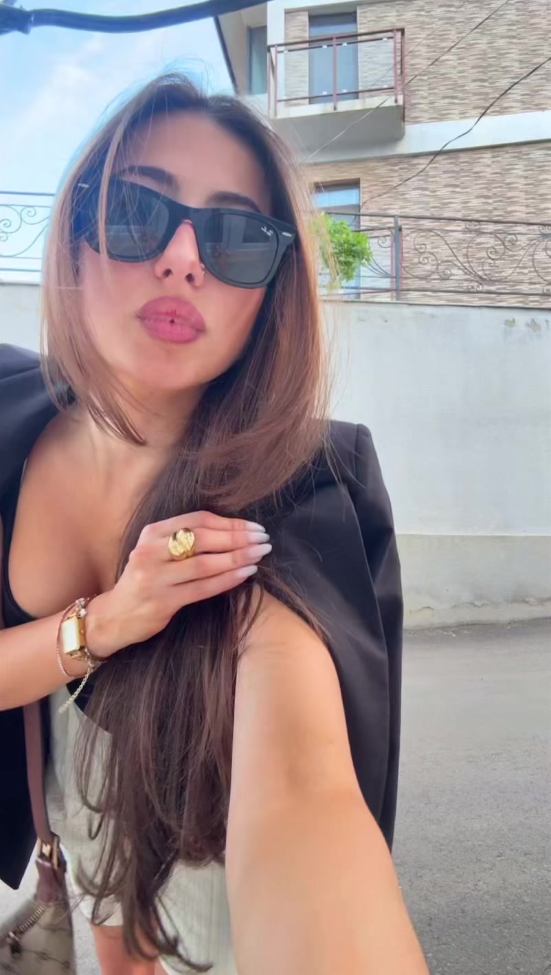 @🦋