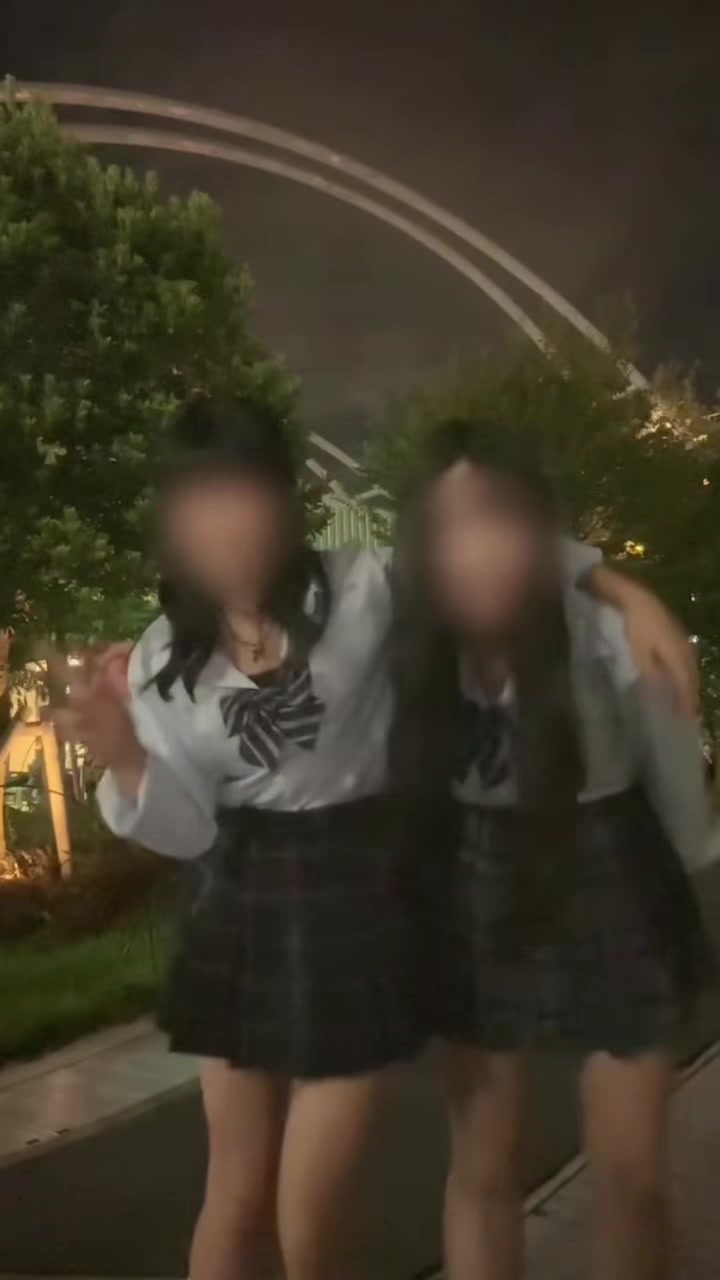@るな