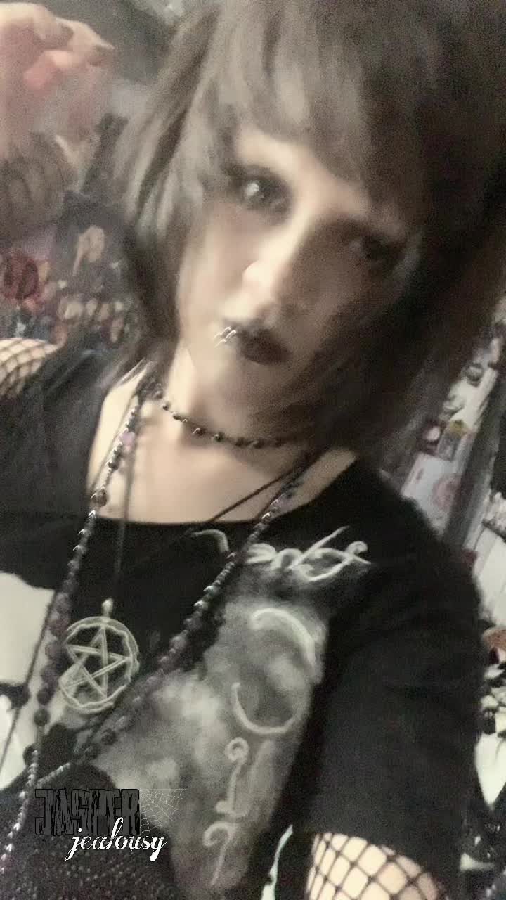 @jas 🦇 |-/