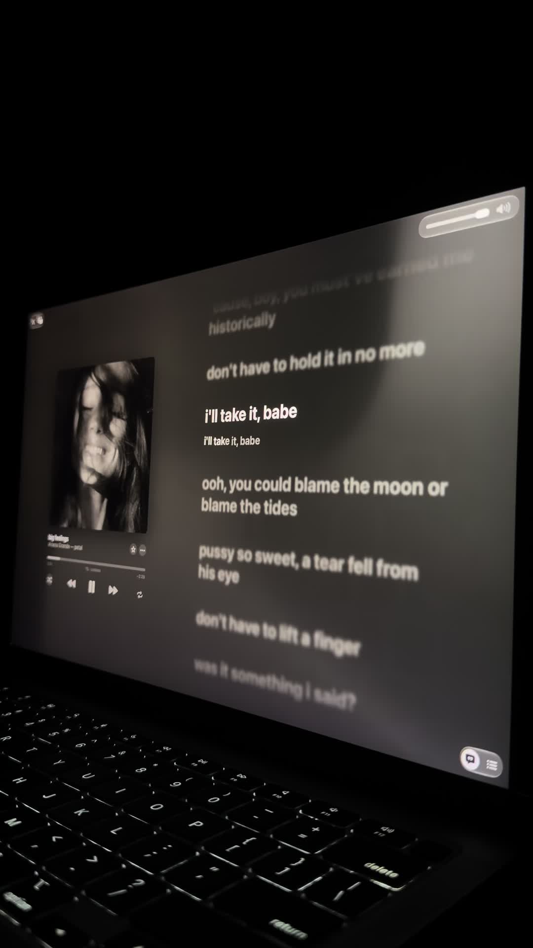 @🎧