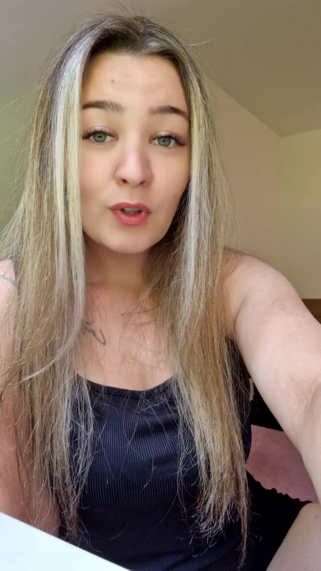 @vikt&oacute;ria kiss