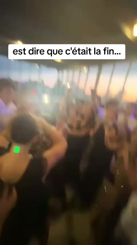 @⃟