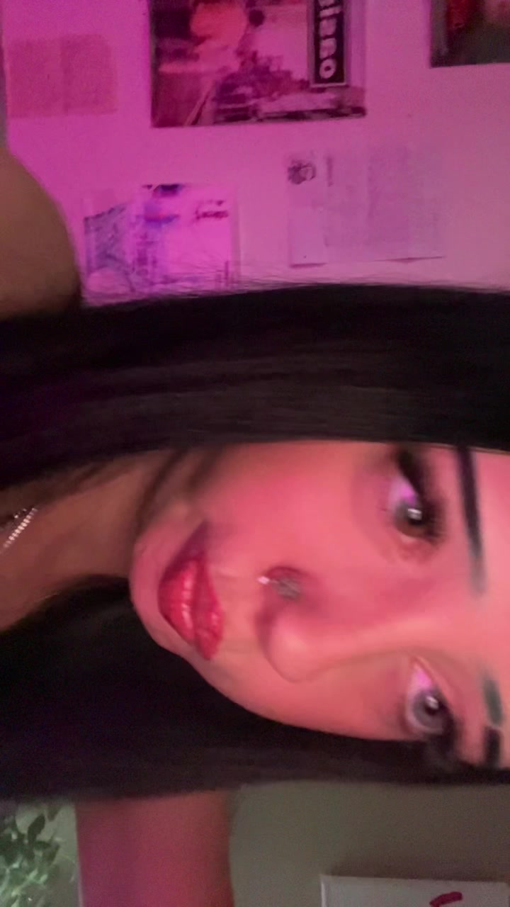 @𝓝👩🏻❤️💋👩🏼