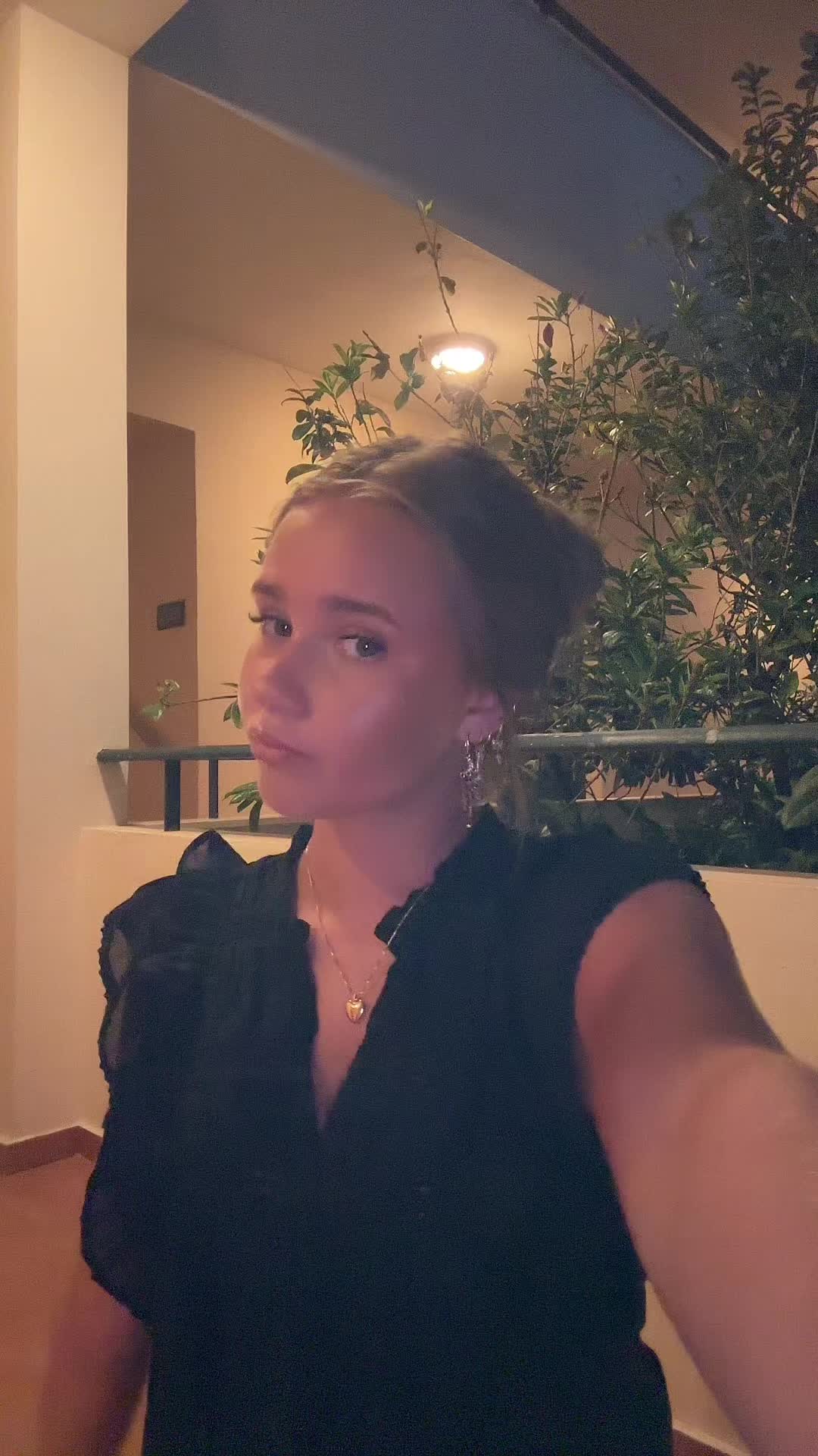 @Elise