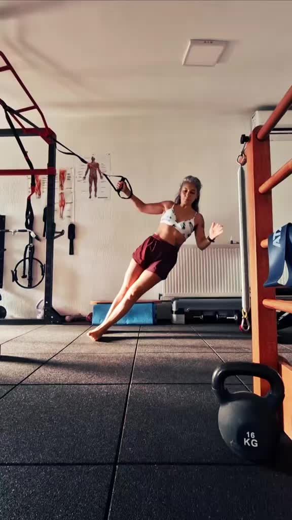 @bodylinestudio_laurapop
