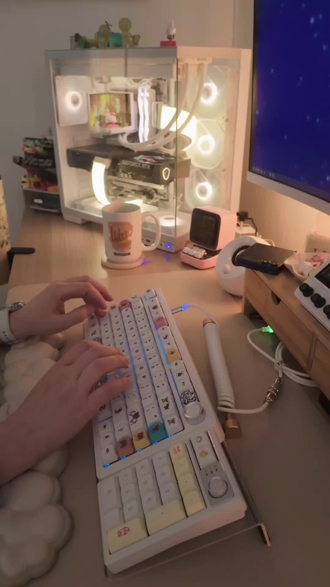 @Katie | WFH | Keebs | Cosy