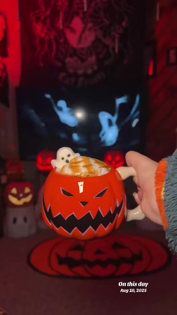 @Spooky Sara🦇🎃