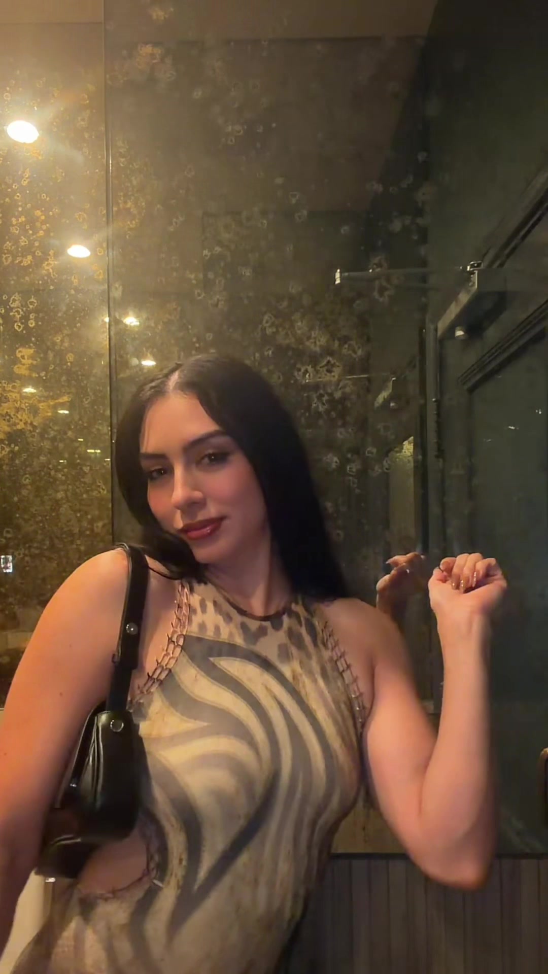 @yeseniamona