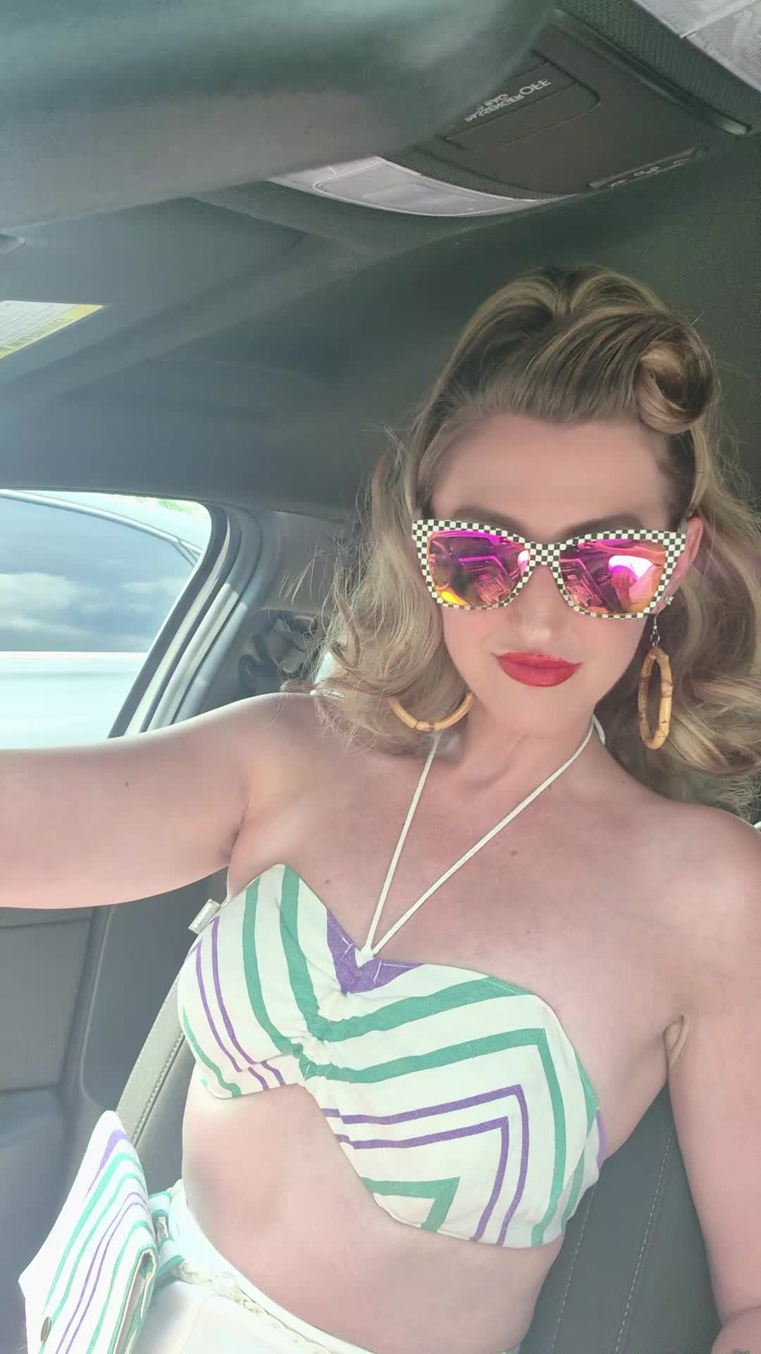 @Lola_LaBamba