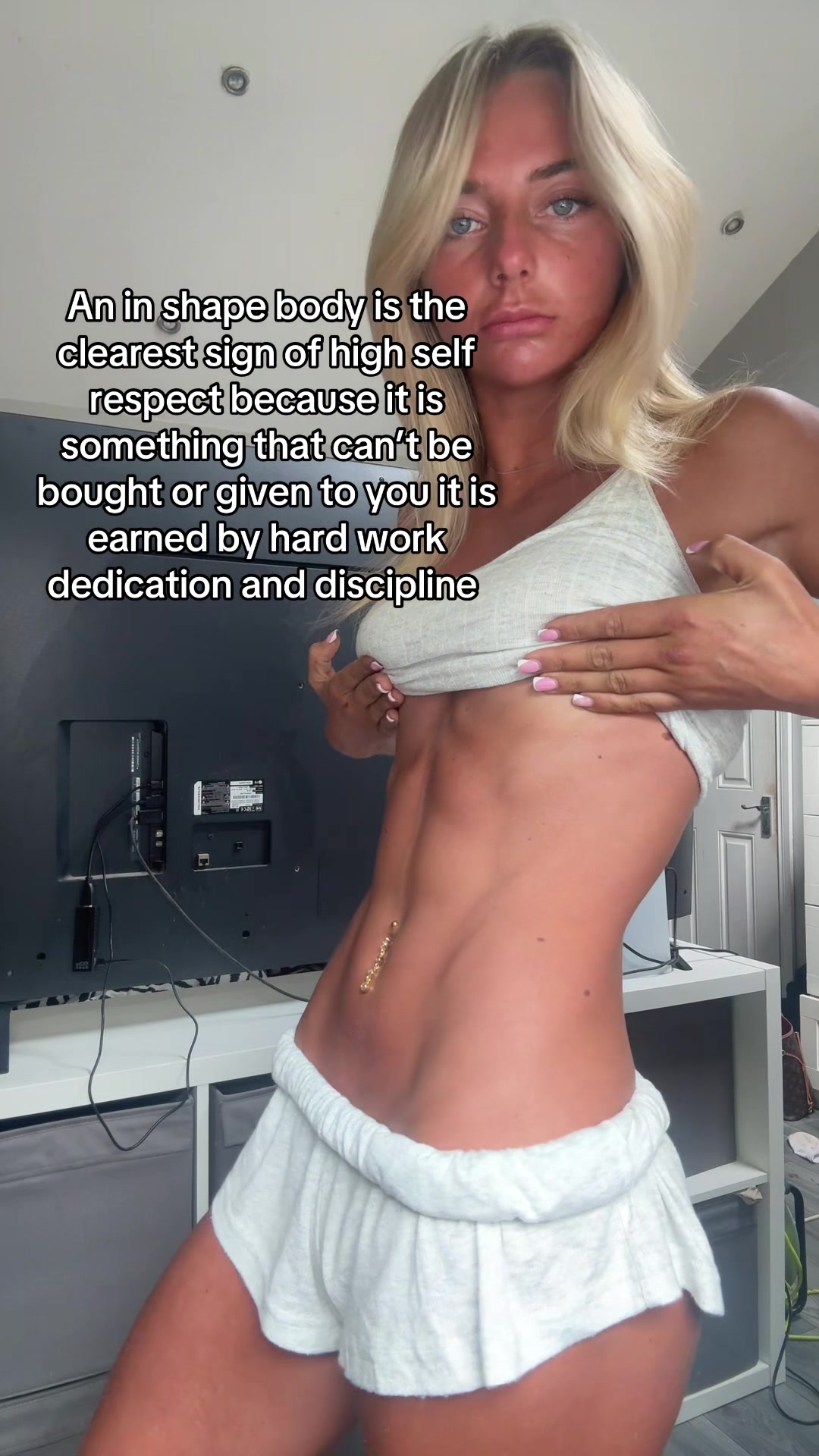 @chloehollyboyle